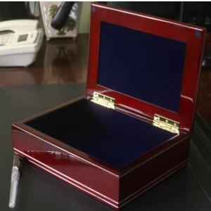 üvegezett csempézett doboz