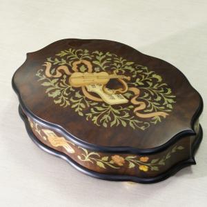 fából készült zenei doboz