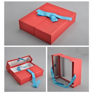 Egyedi nyomtatott papírdoboz szalaggal