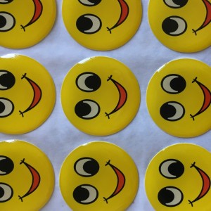 poliuretán gyanta domború matricák --- 3M erős ragasztó, vízálló, UV és sárgás ellenállás, digitális vagy selyemnyomtatás