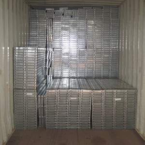 240 Horganyzott állványos fém fedélzet U típusú támogatással