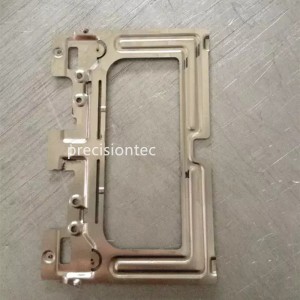 Gépes kis fémalkatrészek