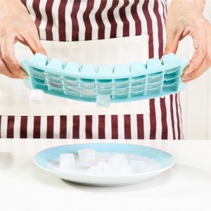 36 négyzet alakú kis szilikon jégkocka tálca fedéllel