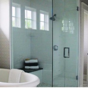 KERETTEN MŰKÖDTETT ÜVEGKAPCSOLA FÜRDŐSZOBA