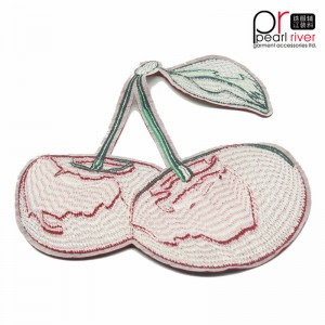 cseresznye hímzés flitterrel