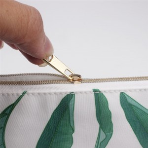 Kiváló minőségű, kifejezetten nők számára készített, személyre szabott kozmetikai táska