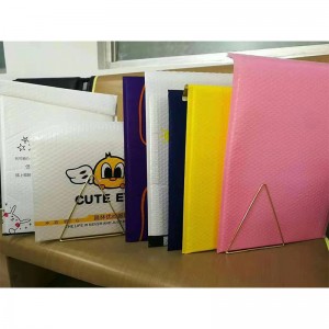 Nagykereskedelmi White Mailers öntapadós PE borítékokBuborékzsák