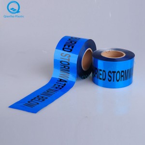 Az ausztrál alumíniumfóliába eltemetett STORMWATER földalatti figyelmeztető szalag; SEWER földalatti figyelmeztető szalag; TŰZVÉDELEM Földalatti figyelmeztető szalag