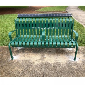 Uptown töltőpad napelemekkel mögött