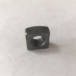 négyszögletes anya