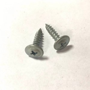 önfúró csavar éles pontja