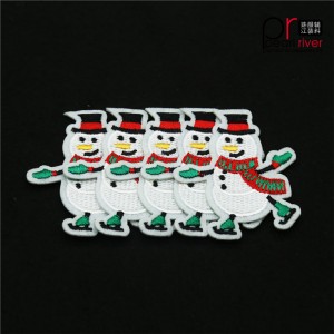 Karácsonyi hóember zöld ruhákkal hímzett javítás