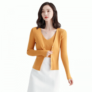 Női felszerelésű, kétrészes kardigán és mellény pulóver