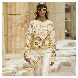 Egyedi kialakítású, virágos hímzés, női ruhával, gyapjú pulóver pulóverrel