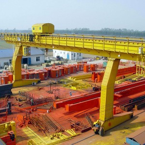 L alakú lábak egycsöves gerendadaruk csörlővel