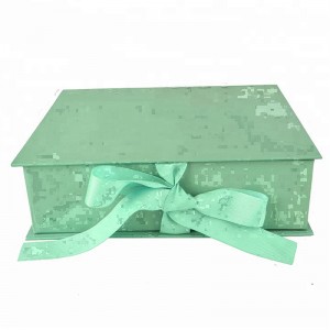 egyedi luxus fehér fekete összecsukható mágneses selyem díszdobozban csomagolás íjjal a nyaklánchoz ékszer nyakkendő kozmetikai