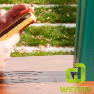 Minimalista kialakítású intelligens napelemes USB-mobiltelefon-töltőállomás közösségek és parkok számára