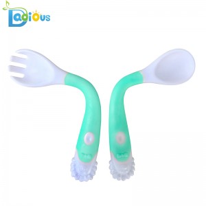 Amazon Hot Sale Baby Feeding kellékek Tréning Villa és kanál ívelt fogantyú kisgyermek kanálok és villák Baby Travel eszközök
