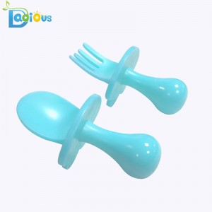 Amazon Hot Selling Baby edények Safe Self Feeding kanál és villás első kanál és villás szett kisgyermek számára