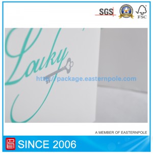 Újrahasznosított anyag papírzacskó ruházathoz