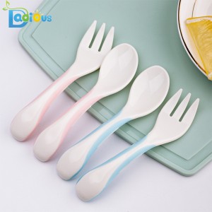 Hot Sale Baby termékek Baby első színpadon kanál műanyag baba kisgyermek kanál baba utazó villát és kanalat készlet