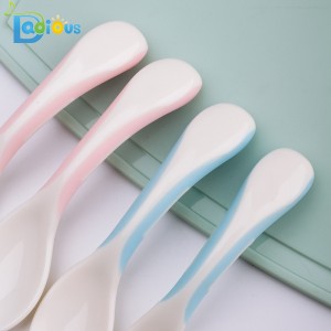 Hot Sale Baby termékek Baby első színpadon kanál műanyag baba kisgyermek kanál baba utazó villát és kanalat készlet