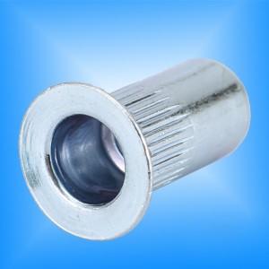 Süllyesztett fej göndörített test