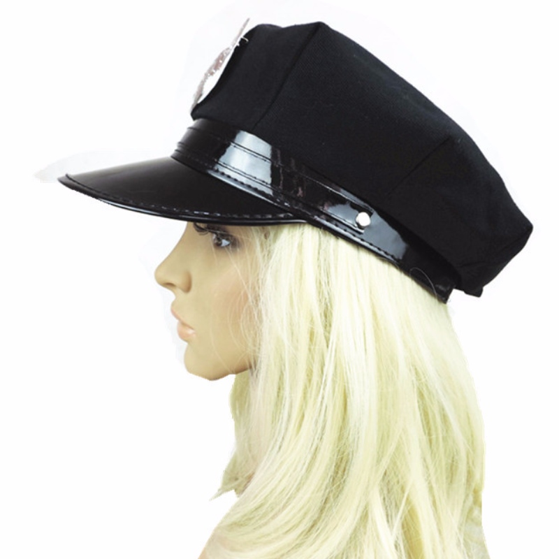 A gyártók fekete nyolcszögletű sapkákat, sapkákkal jelvényeket, rendőrségi sapkákat, egyedi méretű Halloween party-kalapokat árusítanak