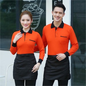 Hosszú ujjú munkaruha zsebében