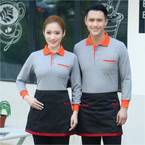 Hosszú ujjú munkaruha zsebében