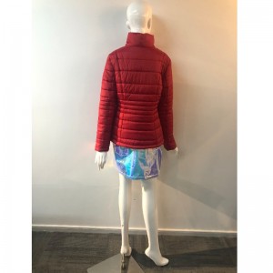 Hölgyek magas galléros kabátja a vörös RLWPC0063-ban