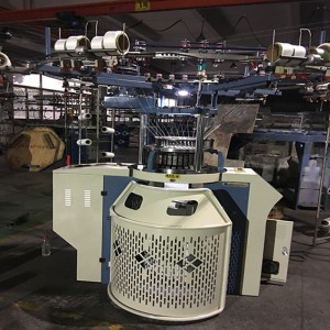 Forró eladás, teljes mértékben számítógépesített, egymezes nők, varratlan, kis, kör alakú kötőgéppel