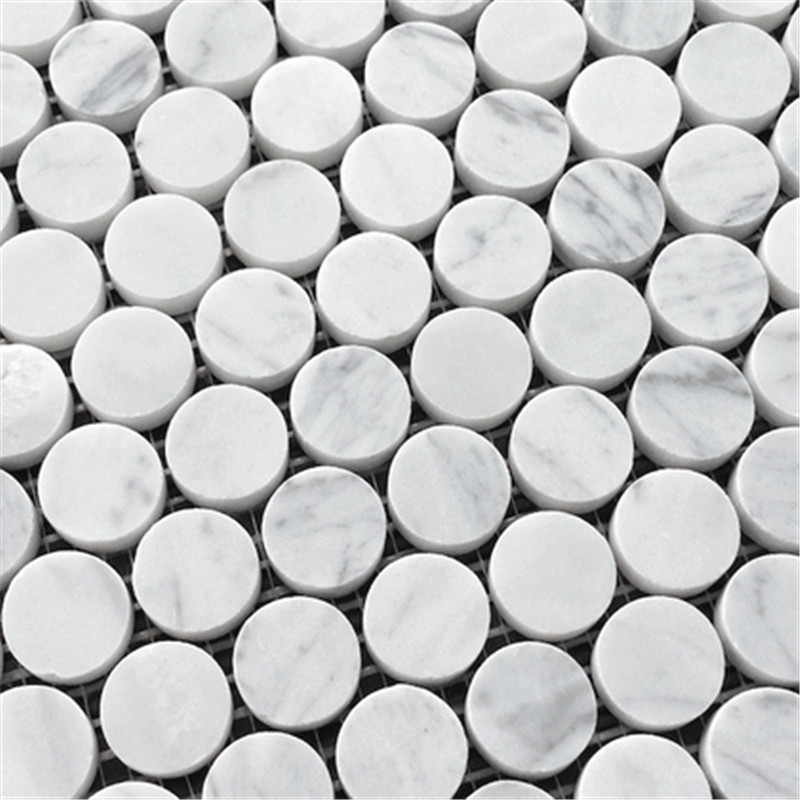 A Bianco carrara fehér csiszolt 3/4 penny kör mozaik csempe