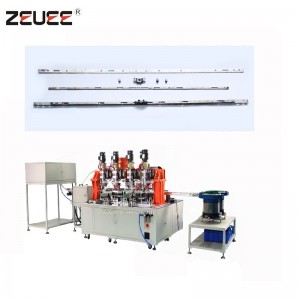 Ablak- és ajtótartozékok espagnollette csavarral felszerelt automatikus szerelvényei