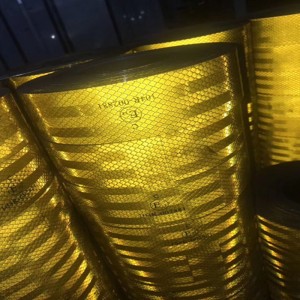 fényvisszaverő szalag közúti biztonság