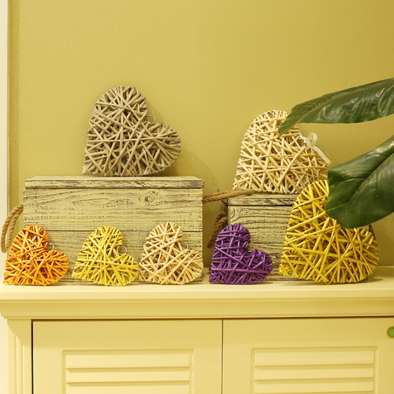 Gyönyörű szív alakú fűzfa művészi faldekoráció esküvőkre és más fesztiválokra