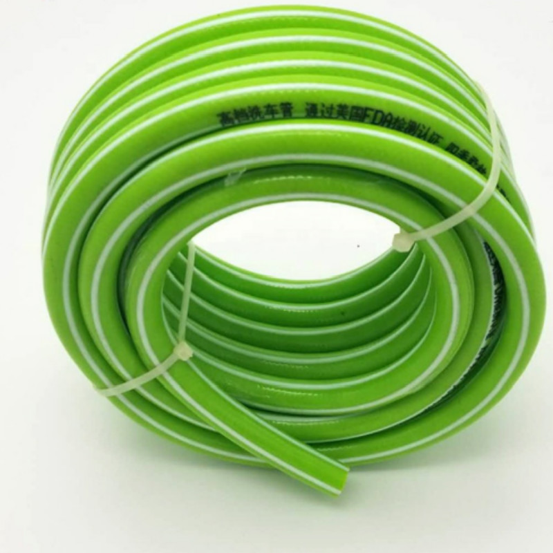 Színes, rugalmas szálból fonott, megerősített műanyag pvc kerti vízcső