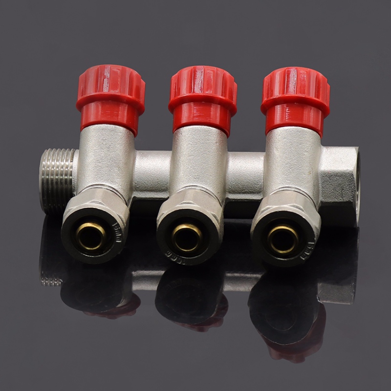 Padlófűtés nikkel bevonatú sárgaréz 4 portos elosztók