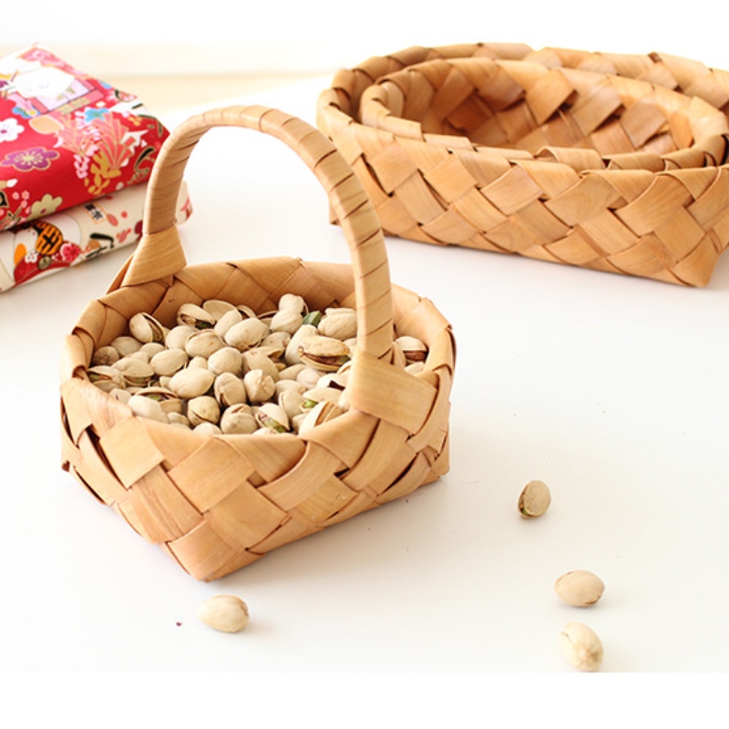 Lakberendezés, fa kosár fogantyúval