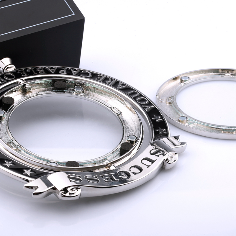 Jó minőségű, cinkötvözetből álló forgó fotókeret fa alappal