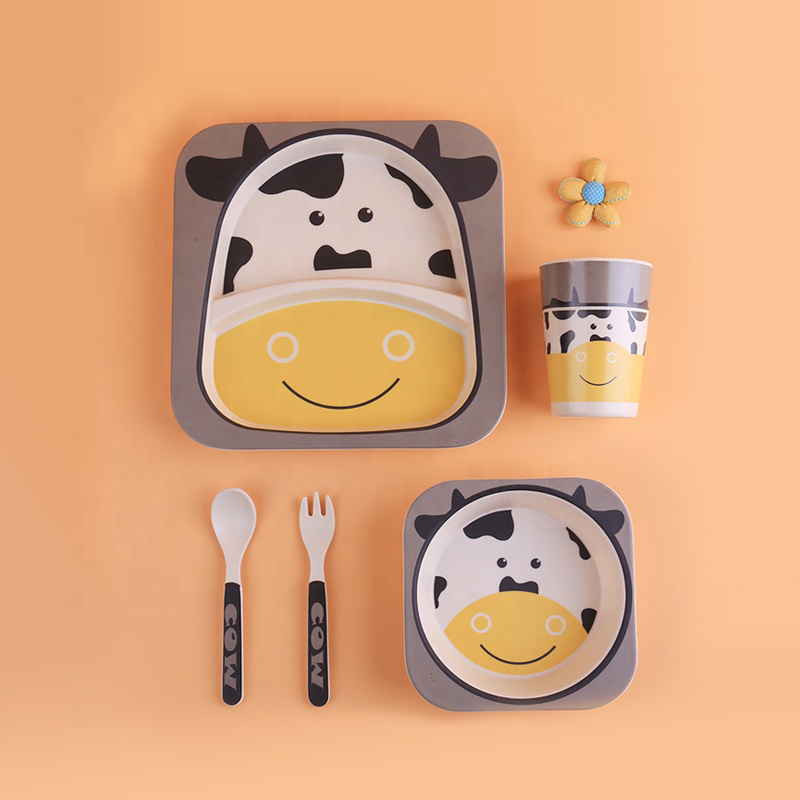 Környezetbarát gyerekek asztali cikkek, cuki rajzfilmfigurák, gyerekek bambuszrostos evőeszközök