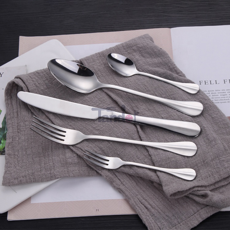 18PCS Mirror Polishing Tableware Set Utilil Set, Knives, Forks, Spoons for Home and Restaurant