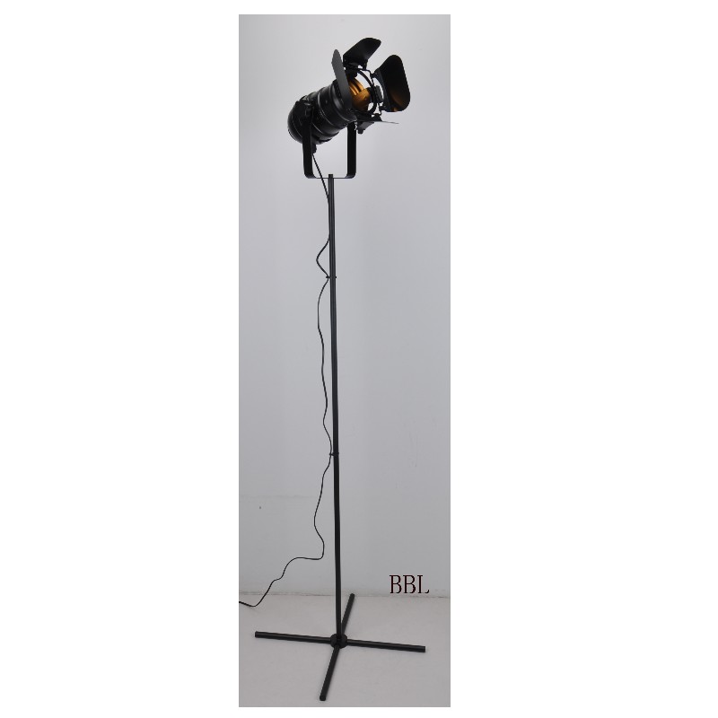 A film 1-es állólámpa U-konzollal beállíthatja az irányt