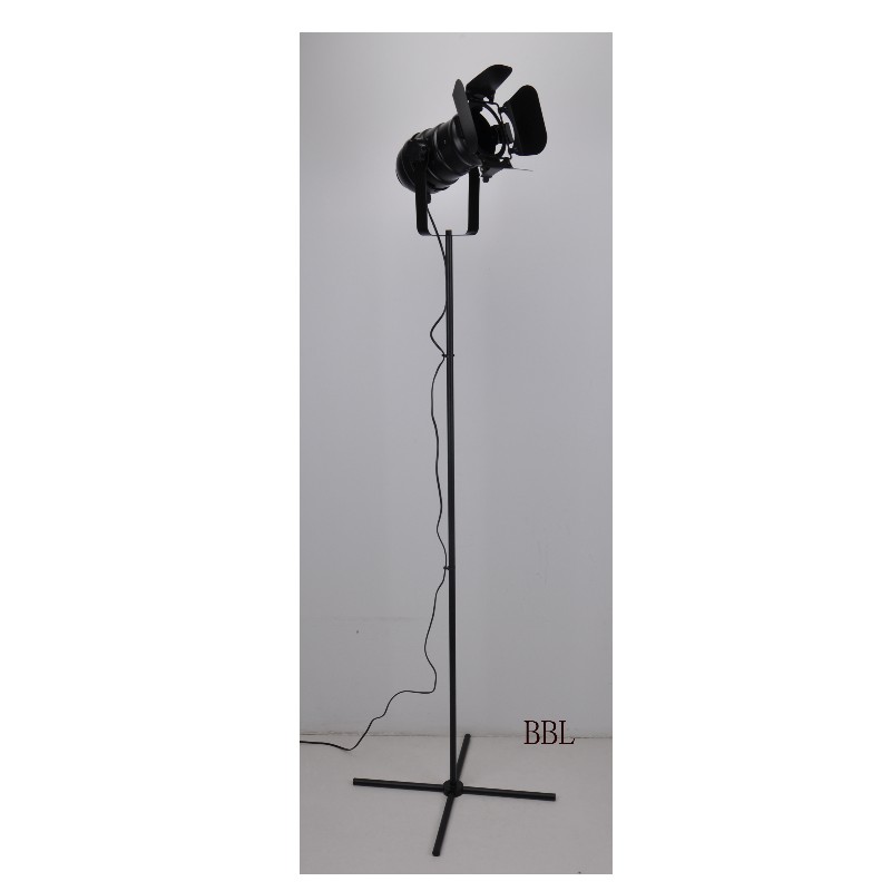 A film 1-es állólámpa U-konzollal beállíthatja az irányt