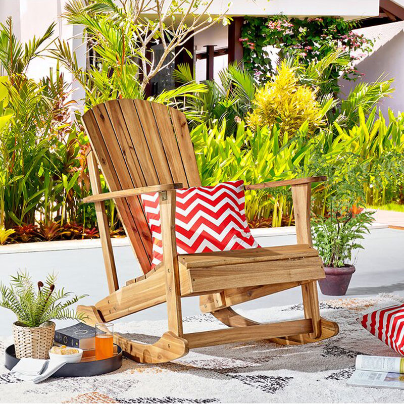 Az Adirondack ringatóstílusa révén a szék stílusos és kényelmes