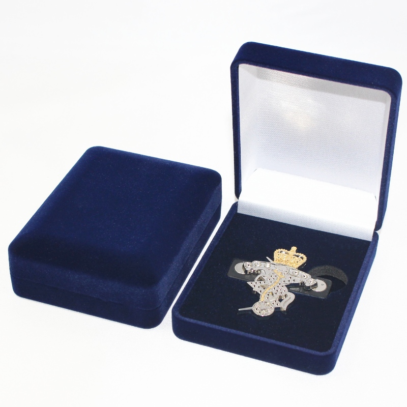 D-22B cikk kerek alakú bársonydoboz érme, nyaklánc és jelvény számára, mm. 70 * 90 * 30, súlya körülbelül 60 g