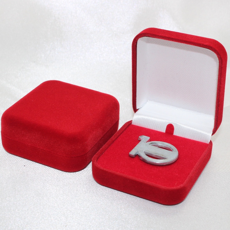 Az F-2S kör alakú Velvet Box jelvény és érme, mm.52*57*25, súlya körülbelül 26g