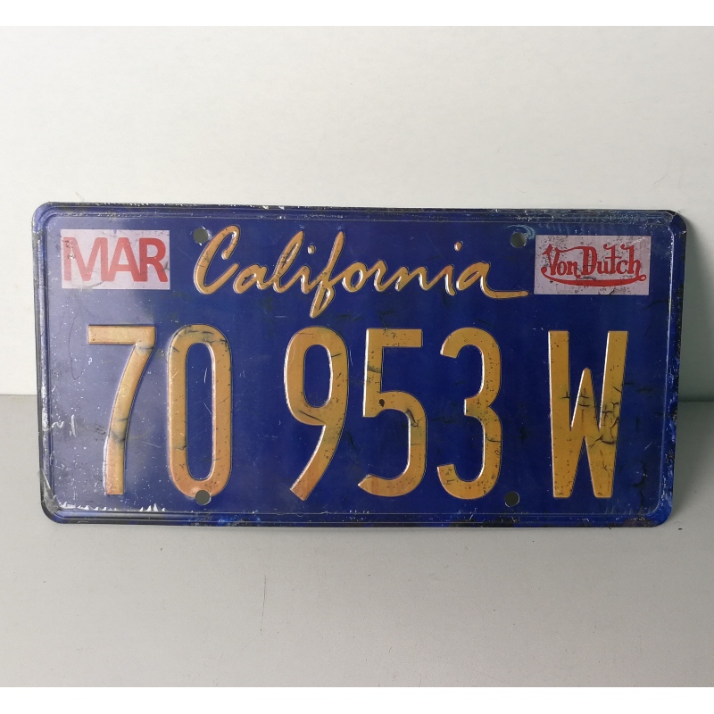 Dombornyomott fém autó rendszámtábla Autó rendszámtábla