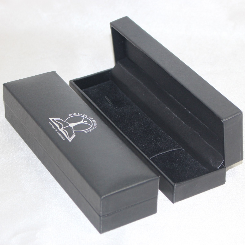 Tétel V-12 téglalap Leatherette Papírdoboz 130*20mm többszörös jelvény, toll ÉS nyaklánc stb. mm.155*45*36, súlya 90g