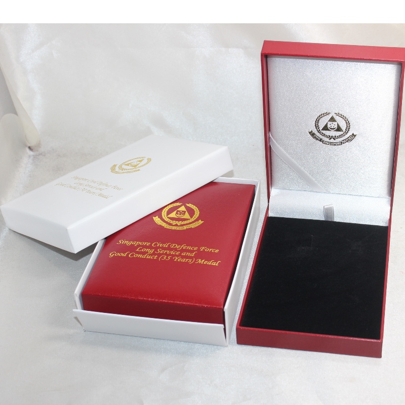 Cikk V-15S téglalap Műbőr papírdoboz 75 * 120 mm-es éremhez, érme és jelvény stb. 97 * 143 * 34, súlya körülbelül 170 g